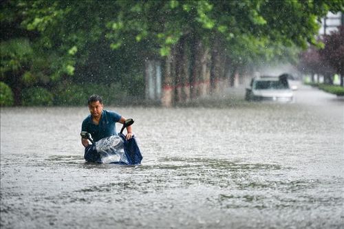 Mưa lớn nhiều nơi do tác động của hoàn lưu bão Mulan, 3 người chết, nhiều người mất tích