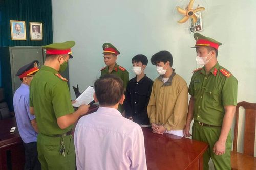 Khởi tố nhóm học sinh cuối cấp hỗn chiến trong quán karaoke