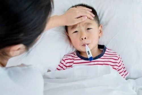 Dấu hiệu cần đưa trẻ bị sởi tới bệnh viện