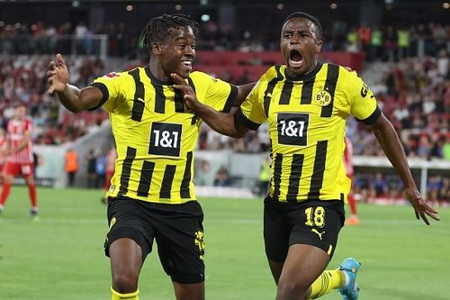 Hai chân sút 17 tuổi giúp Dortmund dẫn đầu Bundesliga