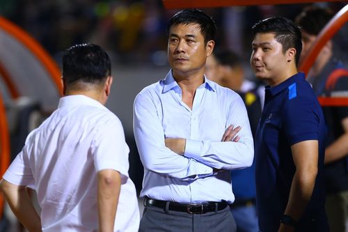 Văn Thuận ăn mừng khiêu khích đội bóng cũ