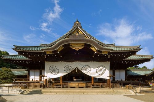 Thành viên đầu tiên trong nội các Kishida thăm đền Yasukuni