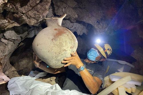 Đột nhập 'hang tử thần' của người Maya, đứng tim khi thấy thứ này