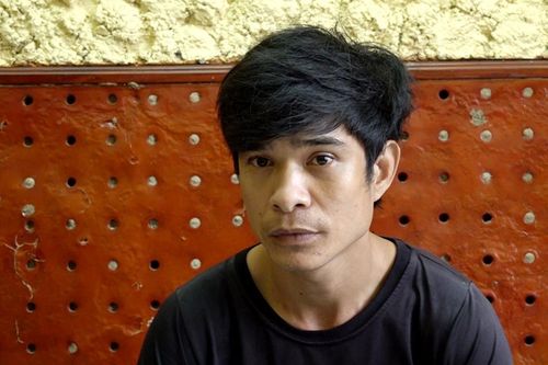 Đột nhập nhà dân, rạch mùng trộm điện thoại tặng bạn gái