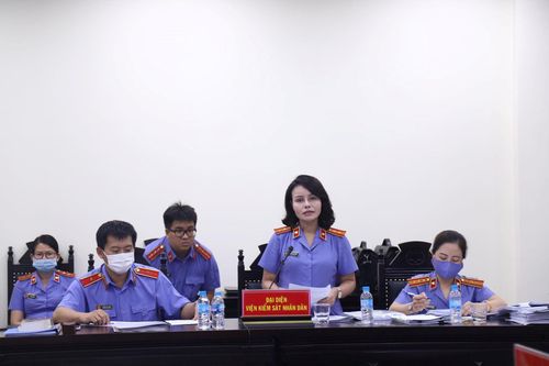 Cựu Trưởng Công an quận Tây Hồ bị đề nghị mức án cao nhất là 10 năm tù