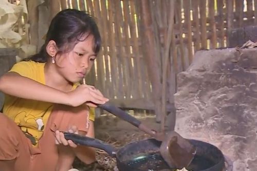 Cô bé 8 tuổi 'ước bố được ra tù, không làm điều dại dột nữa'