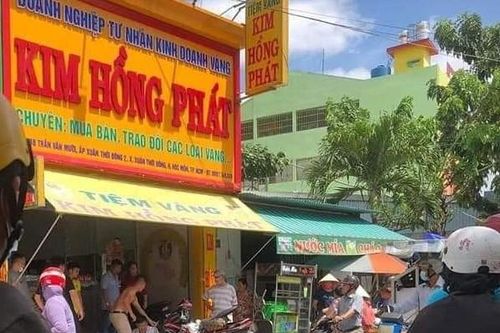 Nhân viên tiệm vàng 'xông phi' quật ngã tên cướp dây chuyền trị giá 60 triệu đồng