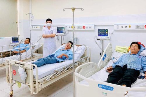 Rủ nhau bắt cóc về ăn, 3 người đàn ông bị ngộ độc