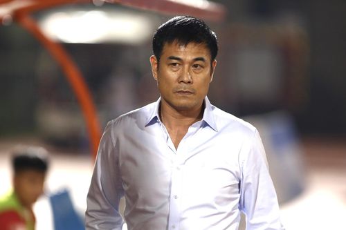 HLV Hữu Thắng: 'Lee Nguyễn chưa đủ thể lực'