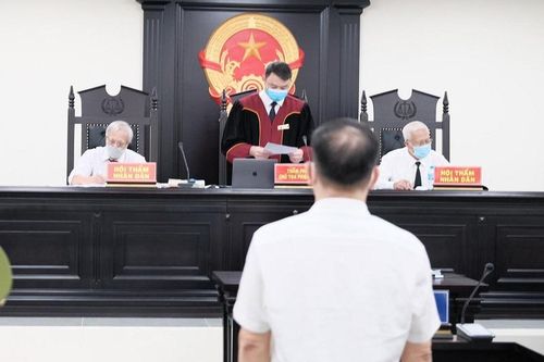 Ông Phùng Anh Lê bị tuyên phạt 7 năm 6 tháng tù do nhận hối lộ