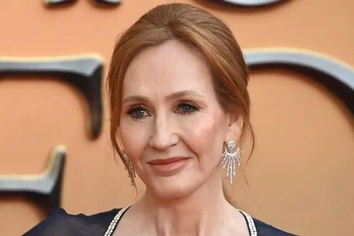 J.K. Rowling bị đe dọa sau khi bày tỏ đồng cảm với Salman Rushdie