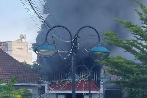 Huy động chó nghiệp vụ tìm kiếm 3 mẹ con trong vụ cháy nhà 2 tầng ở Ninh Thuận