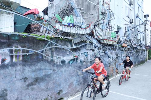 Không gian nghệ thuật Phúc Tân, bích họa Phùng Hưng bị bôi bẩn