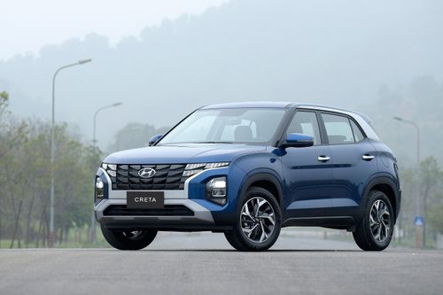 Doanh số Toyota Corolla Cross giảm mạnh, Hyundai Creta bứt phá