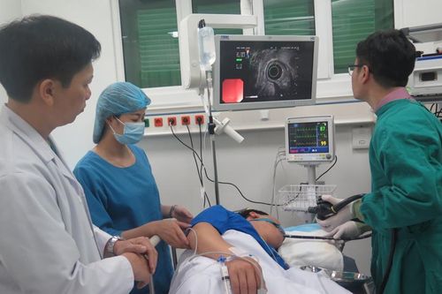 Giữ chân cán bộ y tế: Tìm những giải pháp căn cơ