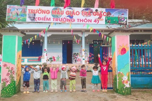Ngày đi dạy, tối đến từng nhà vận động học sinh ra lớp