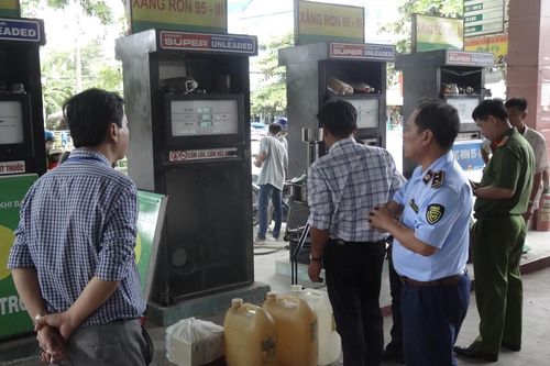 Bị phạt hơn 100 triệu vì vi phạm quy định kinh doanh xăng dầu