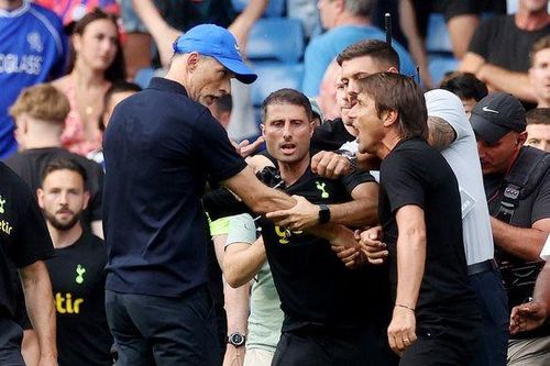 Hai HLV đều nhận thẻ đỏ trong trận derby thành London