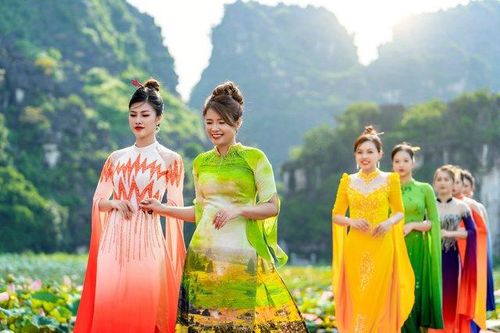 Trình diễn thời trang ở Hang Múa - Ấn tượng đọng lại của 'Hương sắc mùa thu'