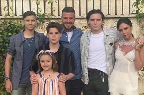 Gia đình Beckham gặp hạn: Victoria và David Beckham có nguy cơ ngồi tù, công ty thời trang sắp vỡ nợ