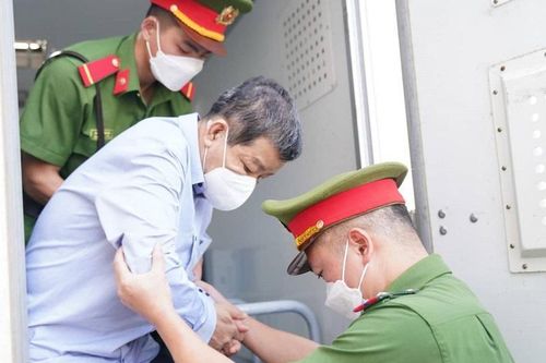 Cựu Chủ tịch tỉnh Bình Dương nói chỉ biết sai phạm về đất đai qua báo chí