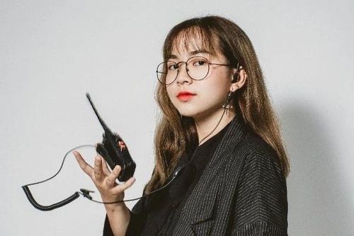 Người trẻ chi gần chục triệu đồng, đi sớm về khuya học làm sự kiện
