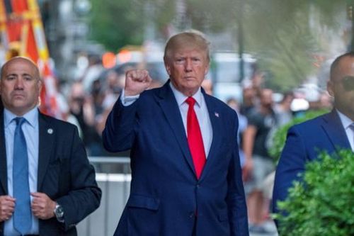Diễn biến mới nhất vụ FBI khám xét nhà cựu Tổng thống Trump
