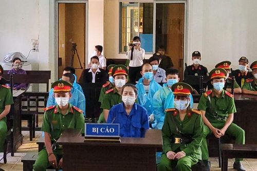 Bà trùm Mười Tường phản cung, khai người đứng sau vụ vận chuyển 470 nghìn USD