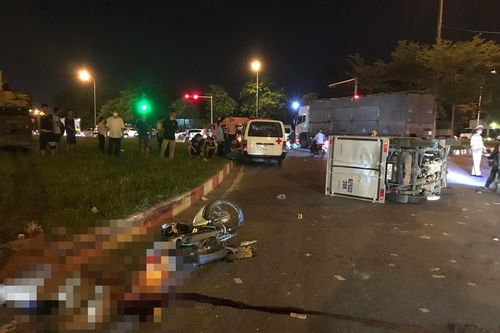 Xe cẩu gây tai nạn liên hoàn ở Hà Nội, 2 người thương vong