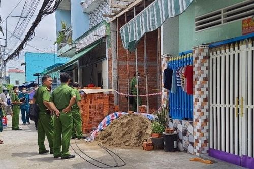 Đang bưng hủ tiếu bị một đối tượng dùng búa đánh tử vong