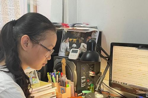 Nữ sinh người Thổ đạt gần 50 điểm thi tốt nghiệp ước mơ thành nhà ngoại giao
