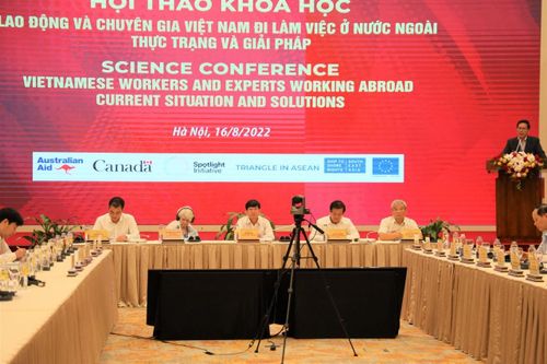 Hơn 100.000 người lao động đi làm việc ở nước ngoài mỗi năm