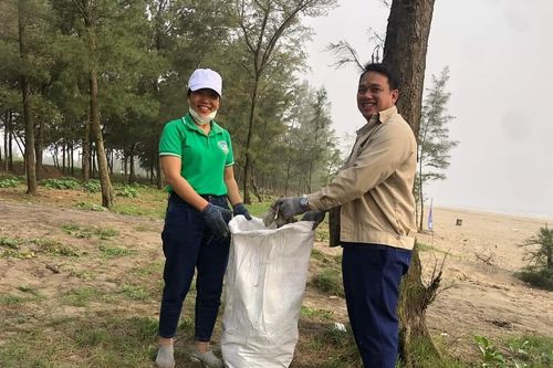 Nghệ An: Vợ chồng trẻ 5 năm tự nguyện nhặt rác bảo vệ môi trường