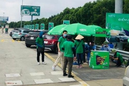 Trước ngày 20.8, phải khắc phục lỗi dán chồng thẻ thu phí không dừng