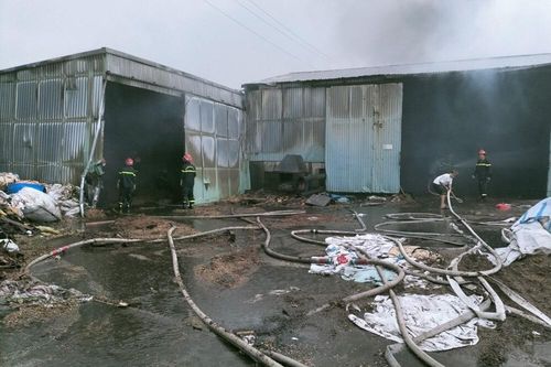 Hải Phòng: Xưởng gỗ 150 m2 cháy rụi lúc rạng sáng