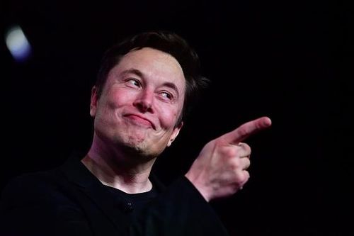 Elon Musk: Mua lại MU chỉ là trò đùa