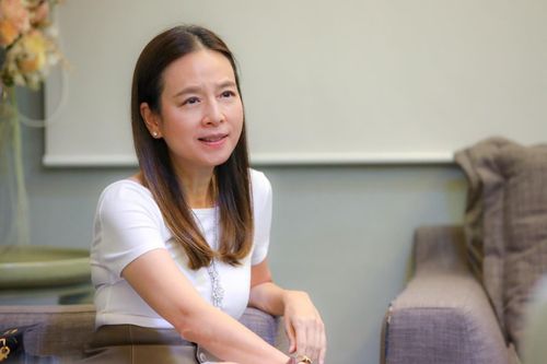 Madam Pang tiếp tục được tín nhiệm