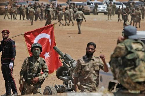 Tình hình Syria: Thổ Nhĩ Kỳ không kích biên giới, Damascus lại nói Mỹ 'đánh cắp' dầu
