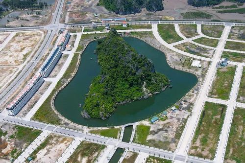 Cận cảnh 'hòn non bộ lớn nhất Việt Nam' ở Quảng Ninh