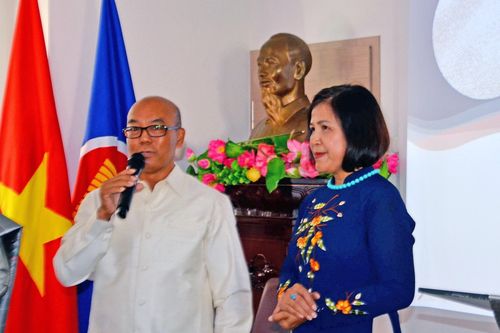 Phái đoàn Việt Nam và CHDCND Lào tại Geneva giao lưu hữu nghị