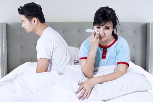 Thấy vợ sắp cưới bước vội ra khỏi phòng khám thai, tôi háo hức hỏi bác sĩ về đứa bé nào ngờ lại nhận được một 'gáo nước lạnh'