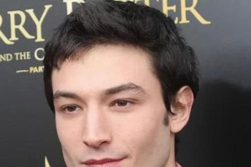 'The Flash' Ezra Miller xin lỗi vì loạt bê bối đời tư, thừa nhận đang điều trị tâm thần