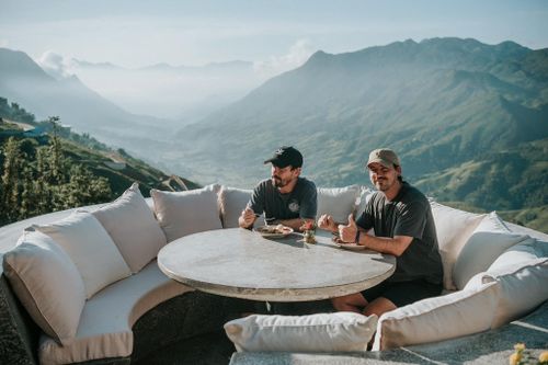 Ngỡ ngàng với MV mới nhất của ban nhạc The Moffatts quay tại Sapa