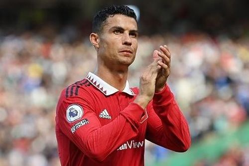 Ronaldo giải quyết xong vụ đập điện thoại của CĐV Everton