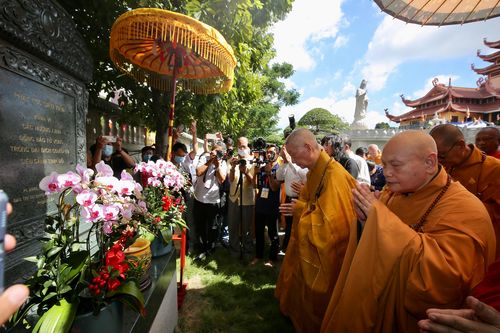 Tưởng niệm, kỳ siêu đồng bào tử vong và cán bộ, chiến sĩ hy sinh trong đại dịch Covid-19