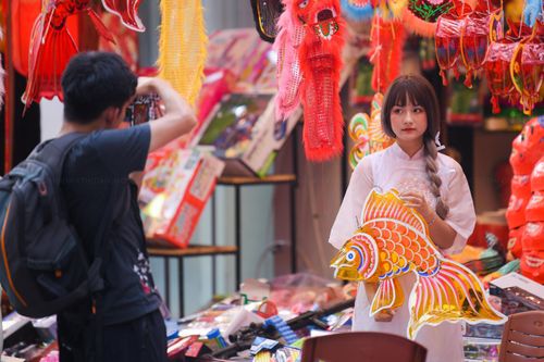 Phố Hàng Mã tràn ngập sắc màu Tết Trung thu
