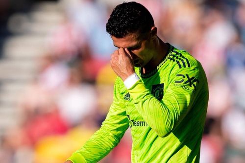 Đang lúc rối ren, Ronaldo lại bị cảnh sát cảnh cáo