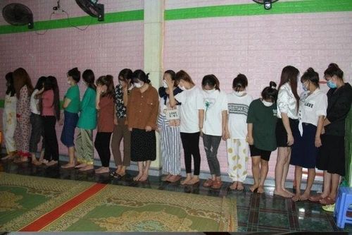 Tú ông cầm đầu ổ mại dâm 'di động' với gần 20 gái bán dâm