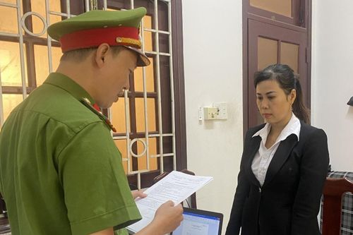 'Nữ quái' lên Facebook đặt làm giả sổ đỏ lừa đảo hàng trăm triệu đồng