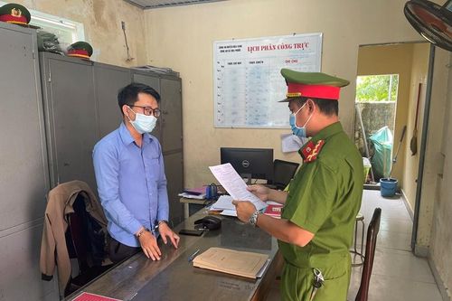 Nhân viên ngân hàng 'lòe' khách hàng vay tiền rồi chiếm đoạt tài sản